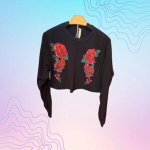 GILDAN Black Long Sleeve Rose Graphic Long Sleeve Tee Women’s Large